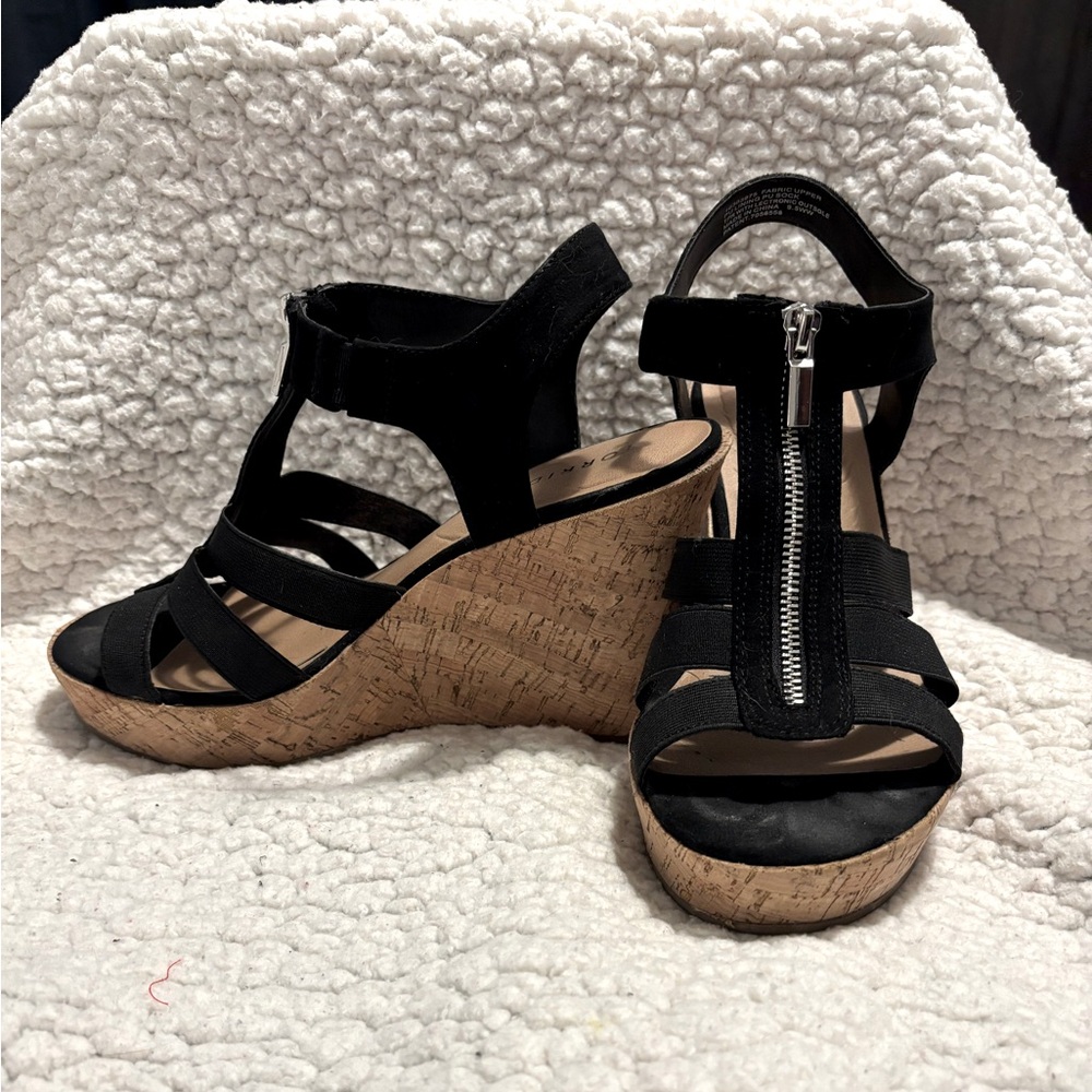 Torrid zip front wedges
